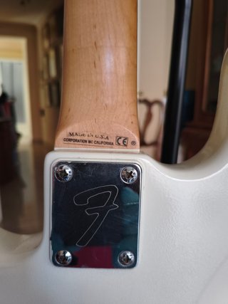 Bajo Fender Precision Blanco hecho a mano.
