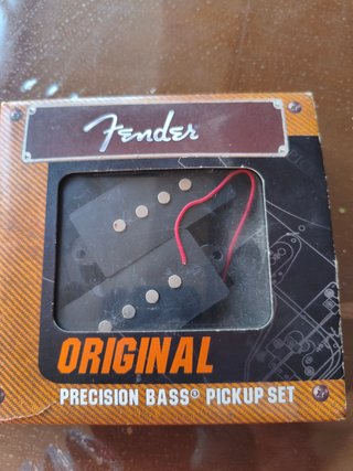 Bajo Fender Precision Blanco hecho a mano.