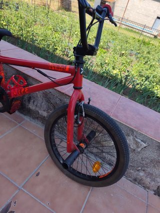 Bicicleta BMX B'Twin Wipe 20 Roja
