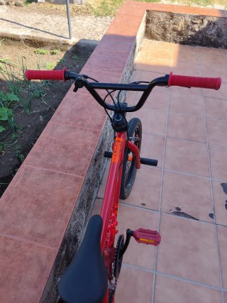 Bicicleta BMX B'Twin Wipe 20 Roja