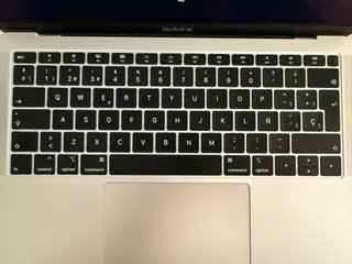 MacBook Air 13" Intel i5 | 16 GB RAM | 256 GB SSD