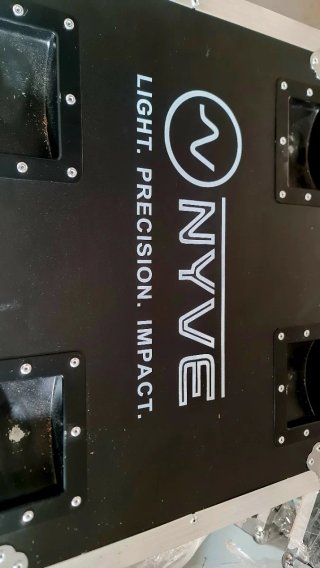 6x Strobo 200w RGB + W 48+8 + flightcase