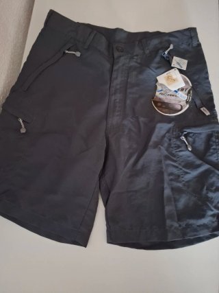 Pantalón corto gris de hombre talla 42.