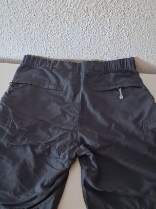 Pantalón corto gris de hombre talla 42.