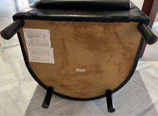 Sillón negro bajo