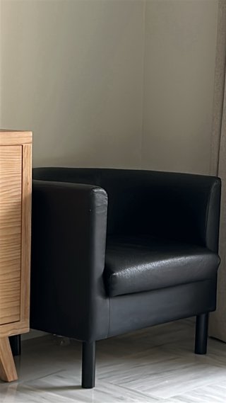 Sillón negro bajo