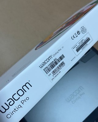 Cintiq Pro 13. En su caja.