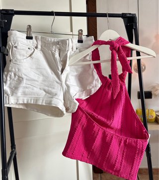 Pantalón y camiseta look de verano