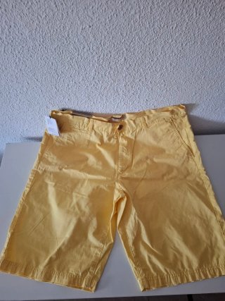 Pantalón corto amarillo de hombre Talla 48.