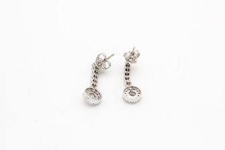 Pendiente de oro blanco de 18k. Ref:065-04-00342