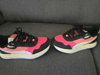 Zapatillas Puma Niña Negras y Rosas