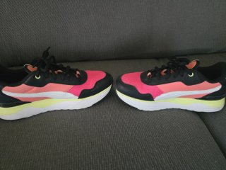 Zapatillas Puma Niña Negras y Rosas