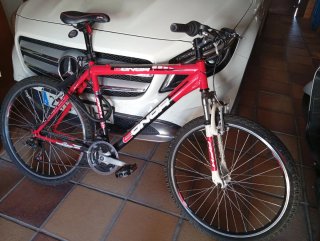 Bicicleta de montaña CONOR Roja