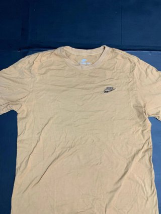 Camiseta Nike Mostaza