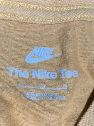 Camiseta Nike Mostaza