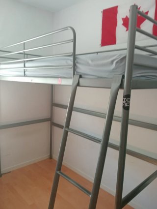 Letto a castello in metallo grigio