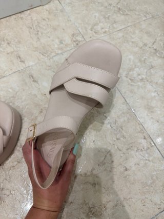 Sandalias crema