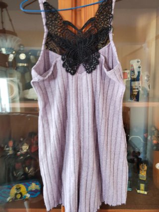 Mono corto pijama morado con encaje