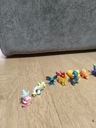 LOTE DE FIGURAS POKÉMON
