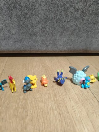 LOTE DE FIGURAS POKÉMON