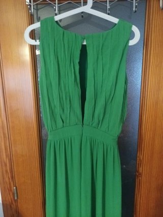 Mono fiesta verde con flores
