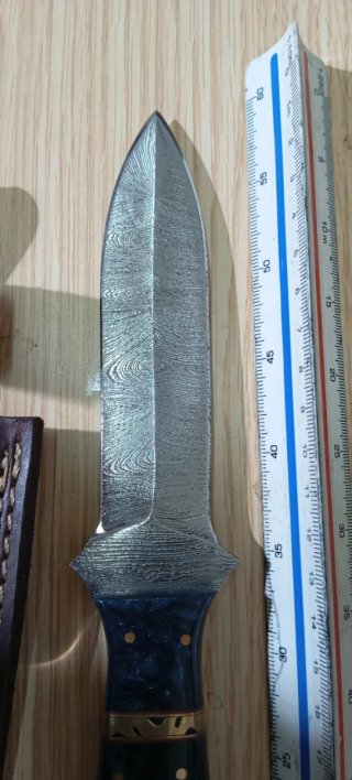 Cuchillo de monte con funda de cuero