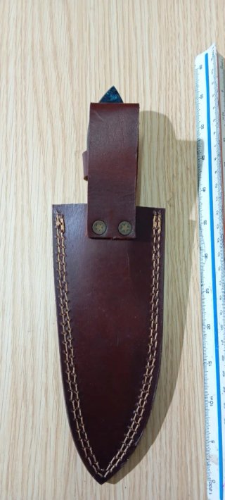 Cuchillo de monte con funda de cuero