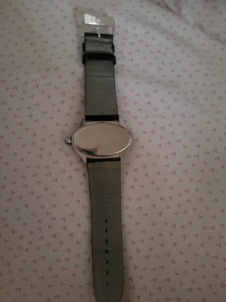 Reloj Guess Ovalado Negro/Plata