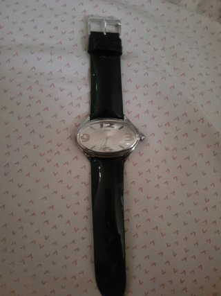 Reloj Guess Ovalado Negro/Plata