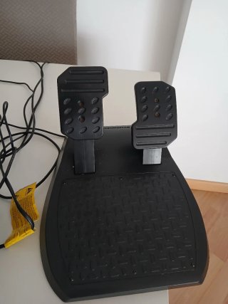 Volante thrusthmaster t150