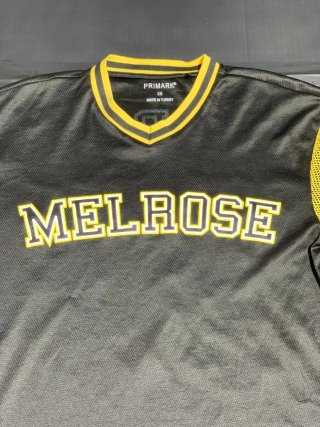 Camiseta estilo béisbol oversize negra y amarilla