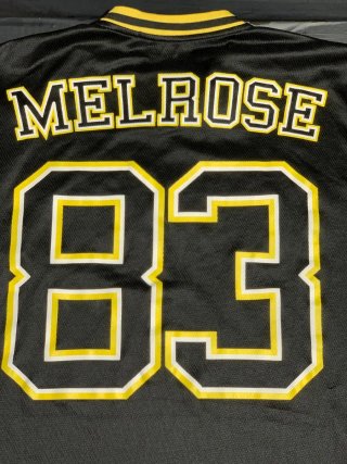 Camiseta estilo béisbol oversize negra y amarilla