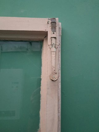 Puerta antigua de madera maciza