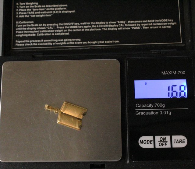 Colgante de oro de 18k. Peso: 1.68 gr.