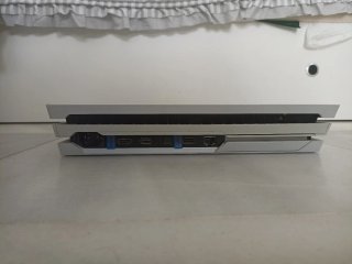 PS4 Pro Blanca con Mando + GTA V y FIFA 16