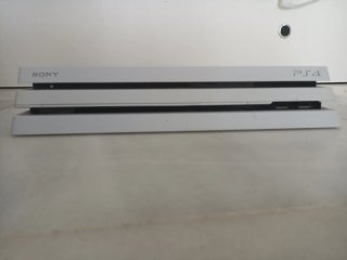 PS4 Pro Blanca con Mando + GTA V y FIFA 16
