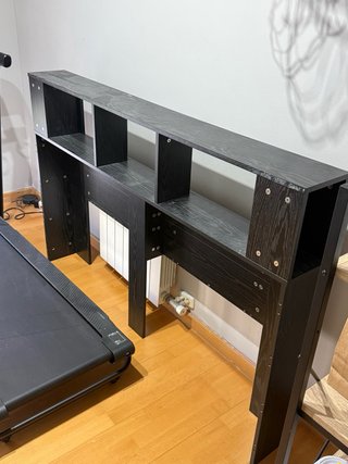 Cabezal de cama negro y marrón