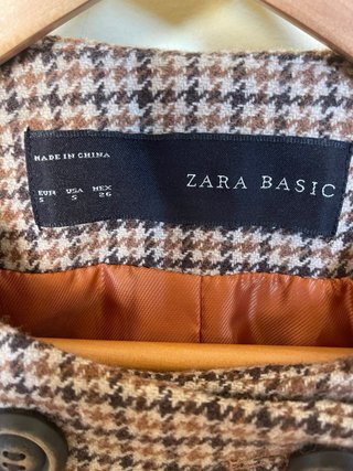 Abrigo estilo inglés Zara