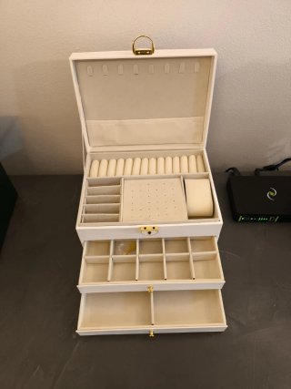 Portagioie bianco con dettagli oro