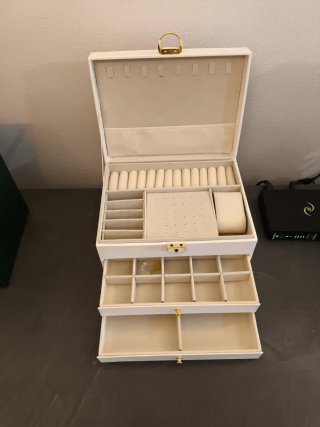 Portagioie bianco con dettagli oro