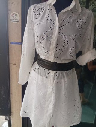 Camicia lunga bianca traforata