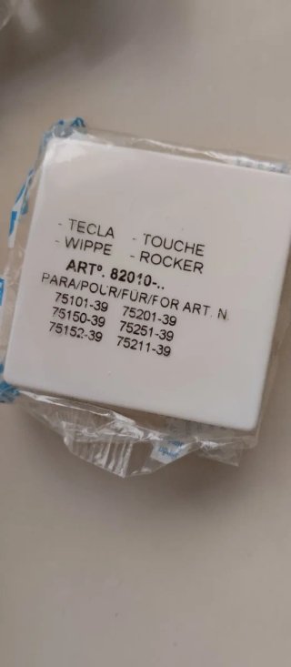 Lote de dos tapas de enchufe y dos interruptores