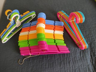 Lote Perchas Infantiles Plástico Colores