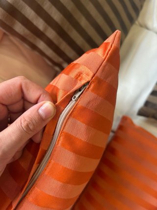 2 Cojines Naranja Rayas Satén