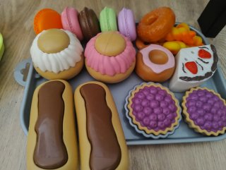 Cocinita de madera infantil con sonidos y luces.