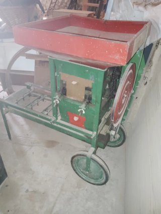 Máquina peladora de almendras