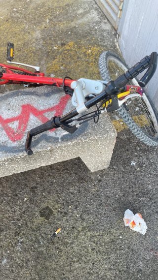 Bicicleta de montaña roja