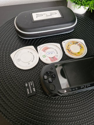 Sony PSP Street Negra + Cargador y 3 Juegos UMD