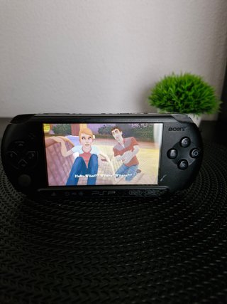 Sony PSP Street Negra + Cargador y 3 Juegos UMD
