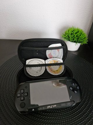 Sony PSP Street Negra + Cargador y 3 Juegos UMD